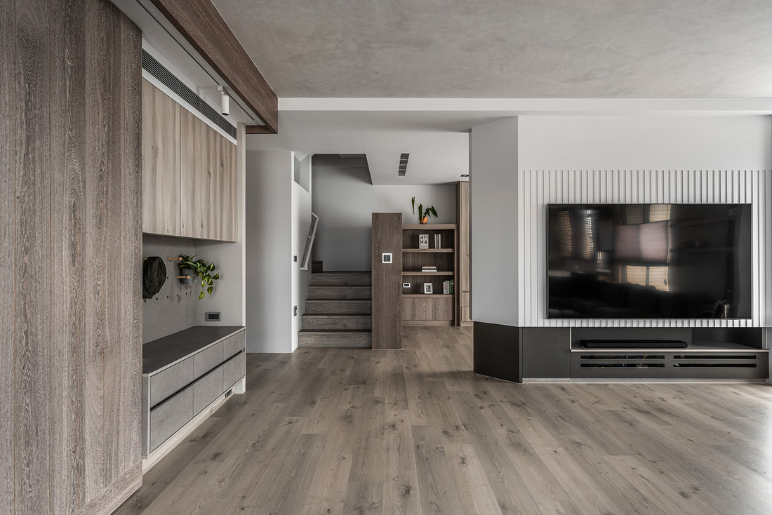 擔心遇到裝修蟑螂？本篇由李毓倫律師深入解析裝潢糾紛法律對策。教你如何透過合約條款避坑，並詳解消保法『懲罰性賠償』最高 5 倍求償祕辛。更提倡使用住宅消保會『住保履約』機制，落實分階段驗收付費，守護您的血汗錢與居住正義，讓裝修更有保障！